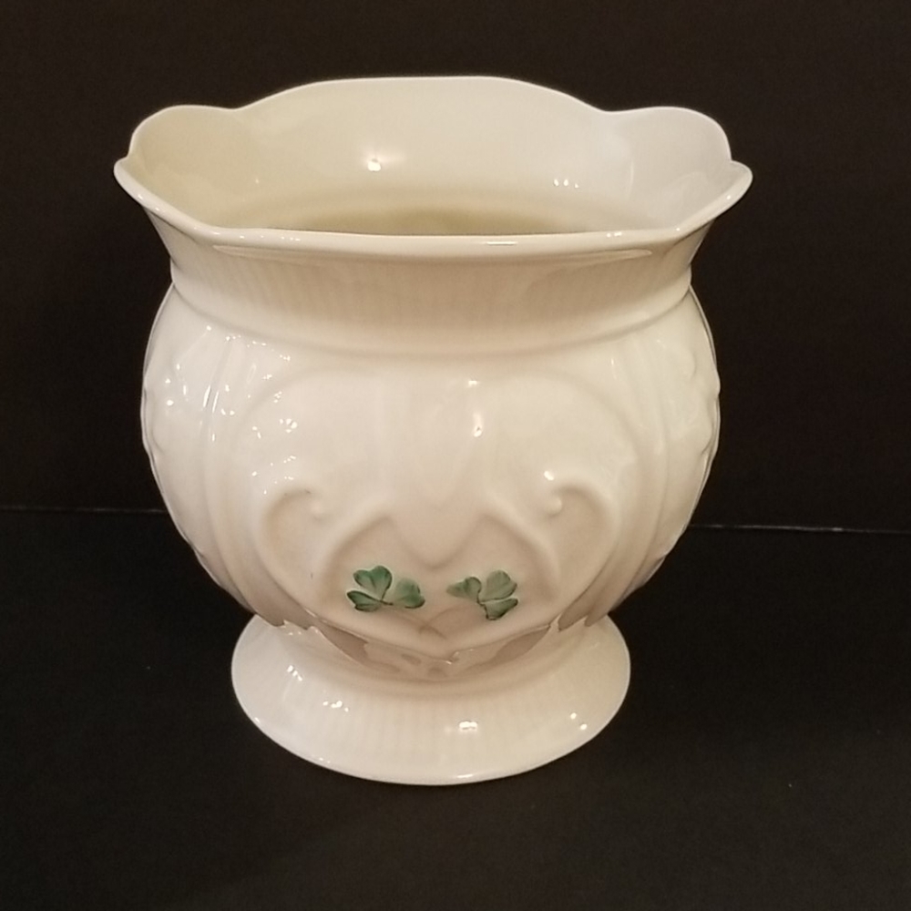 Belleek Event Piece 2002 Loveheart Footed Bowl